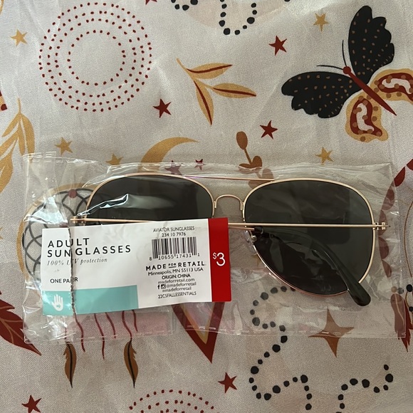 NIB Adult unisex Aviator Sunglasses - Picture 3 of 3